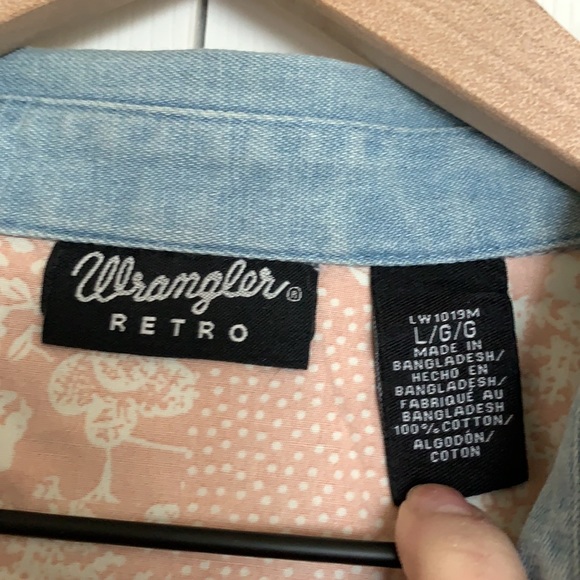 NWT Wrangler Retro Patchwork Denim Cropped Button Down Shirt - Picture 6 of 7